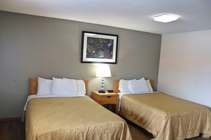 Standard Room with Two Double Beds Photo 5