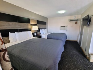 Standard Room with Two Queen Beds Photo 2